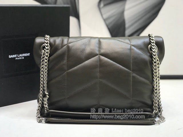 YSL爆款女士包包 聖羅蘭經典款LOULOU PUFFER絎縫漆皮小號郵差包 YSL肩背斜挎包 577476  jjh1135